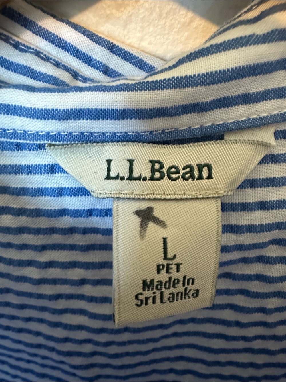 L.L. Bean Item ID 507315 Vacationland Seersucker Shirt Women's LP - Picture 3 of 6